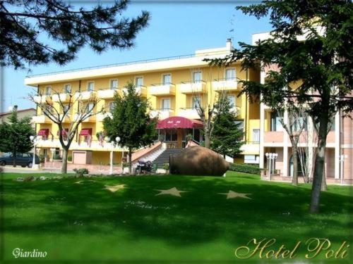 Hotel Poli Castelnovo di Sotto Exteriör bild